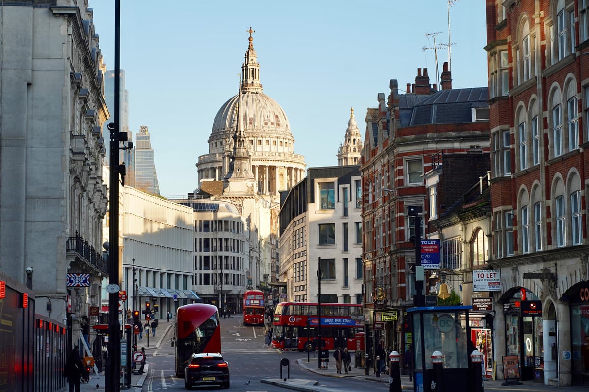 Street view of St Pauls Cathedral